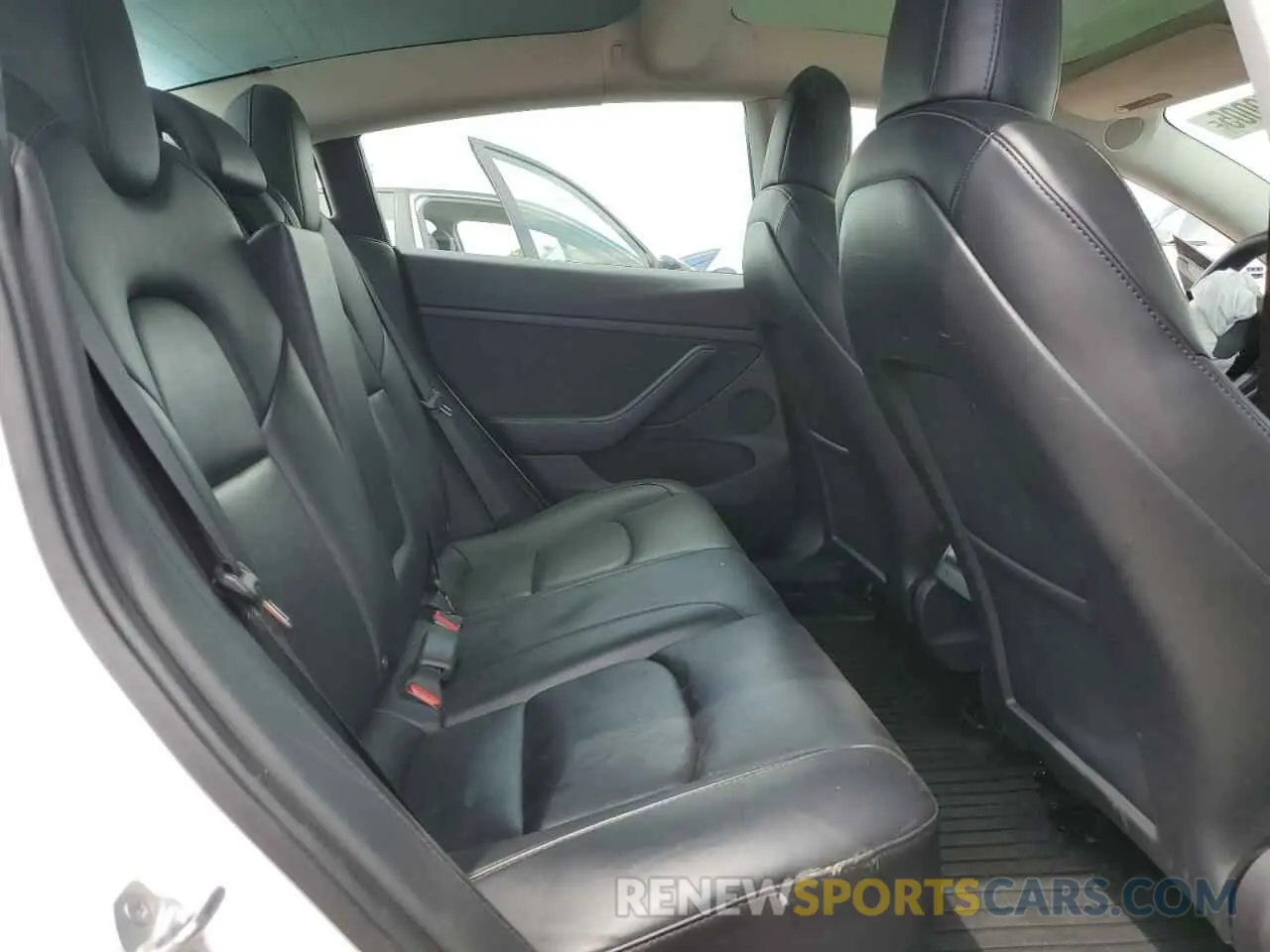 10 Photograph of a damaged car 5YJ3E1EB6NF185002 TESLA MODEL 3 2022