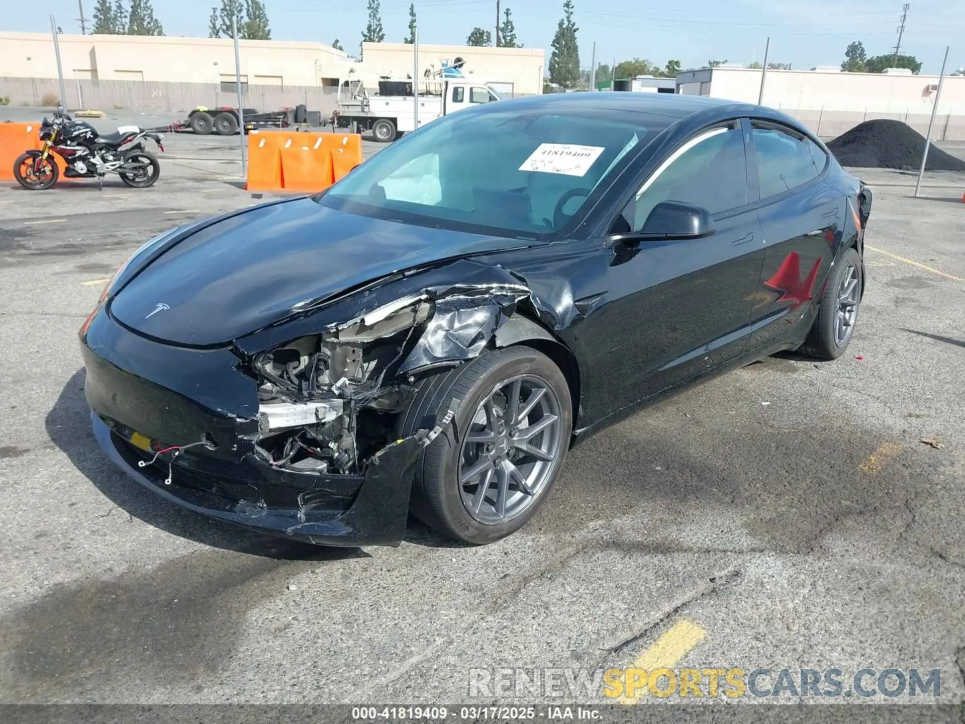 2 Photograph of a damaged car 5YJ3E1EB6NF233131 TESLA MODEL 3 2022