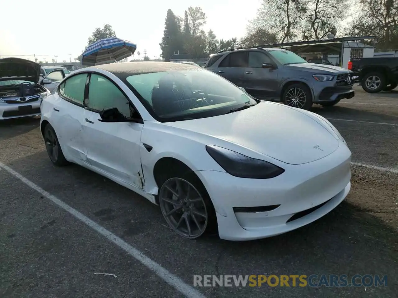 4 Photograph of a damaged car 5YJ3E1EB6NF238796 TESLA MODEL 3 2022