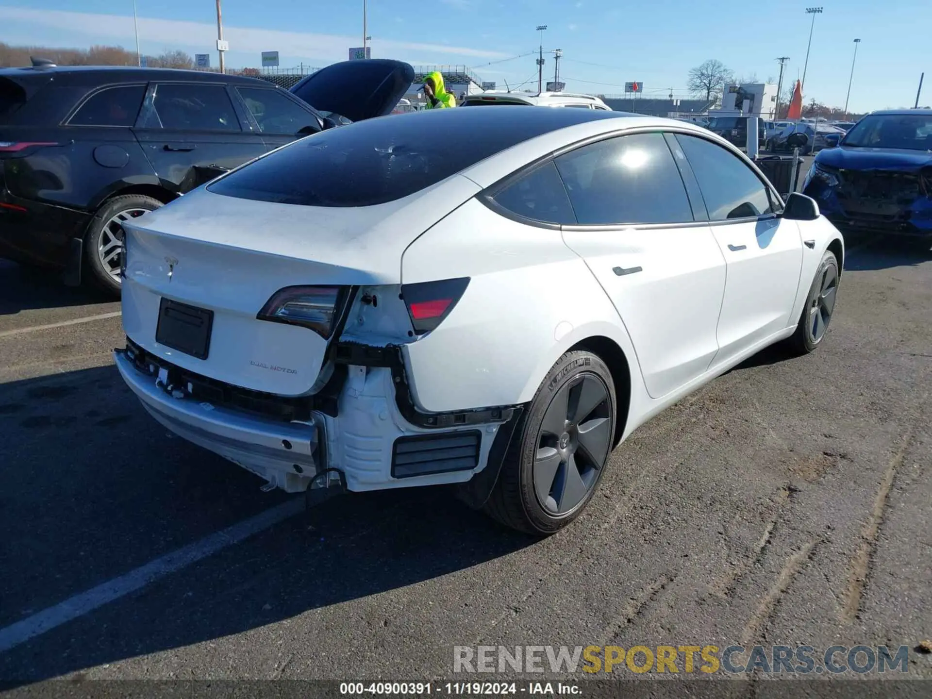 4 Photograph of a damaged car 5YJ3E1EB6NF248812 TESLA MODEL 3 2022