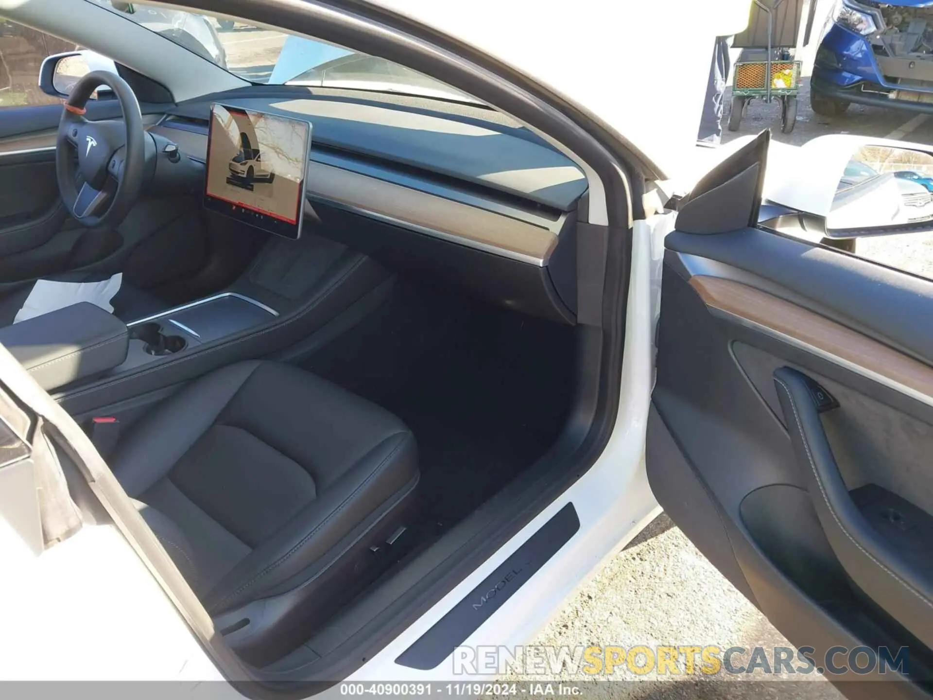 5 Photograph of a damaged car 5YJ3E1EB6NF248812 TESLA MODEL 3 2022