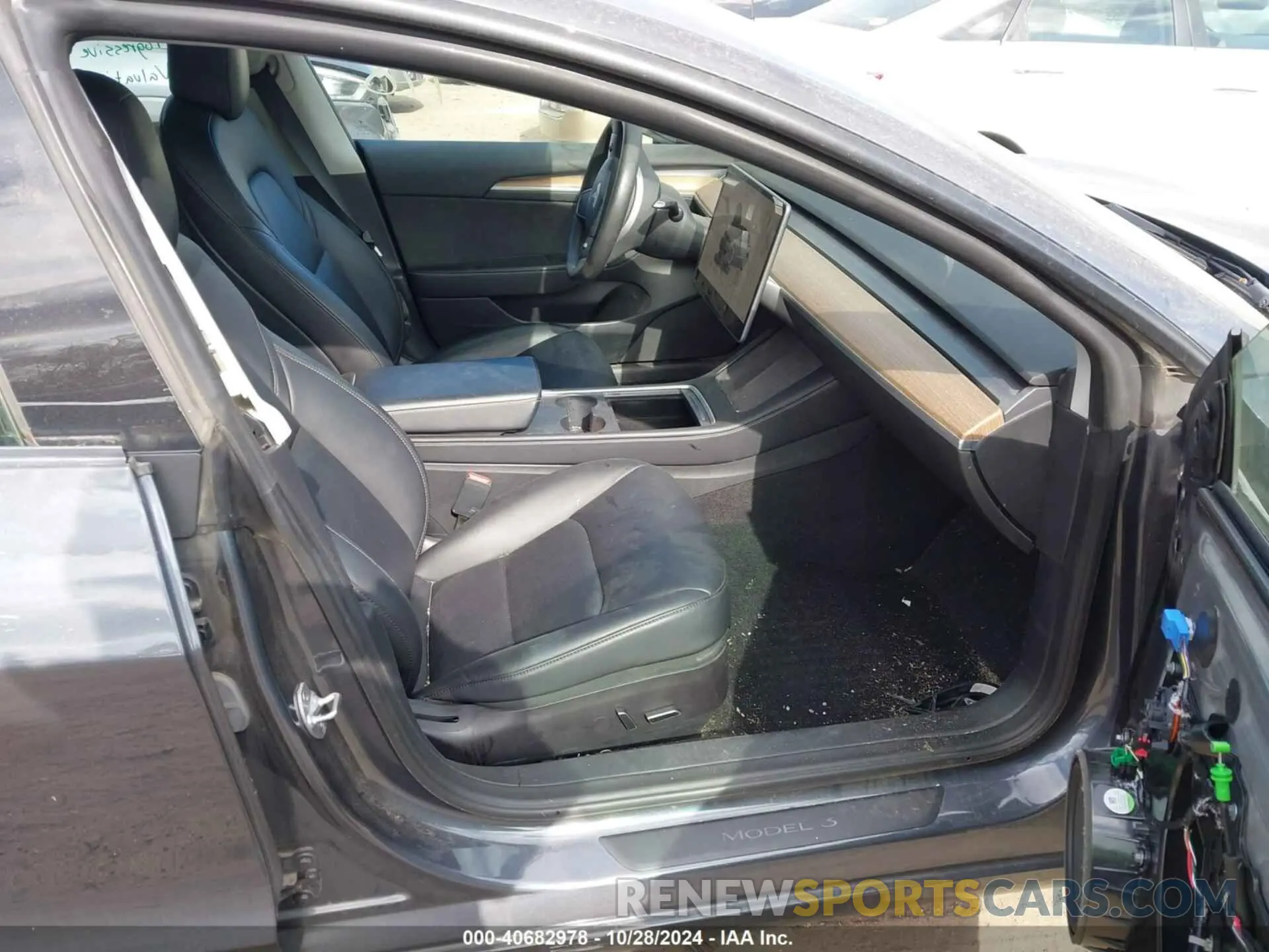 5 Photograph of a damaged car 5YJ3E1EB6NF258630 TESLA MODEL 3 2022