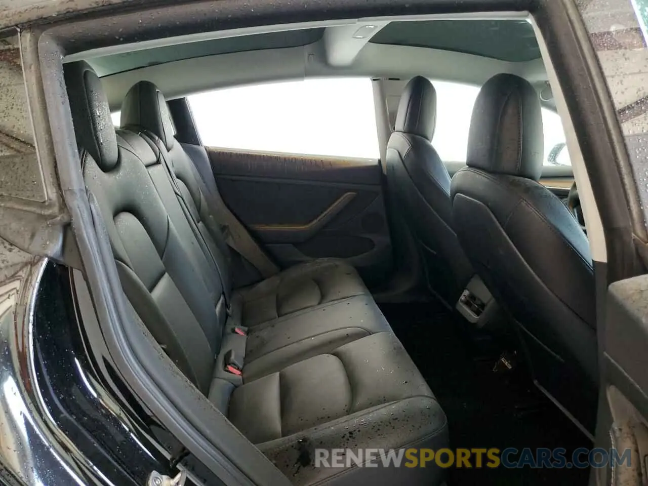 10 Photograph of a damaged car 5YJ3E1EB6NF262239 TESLA MODEL 3 2022