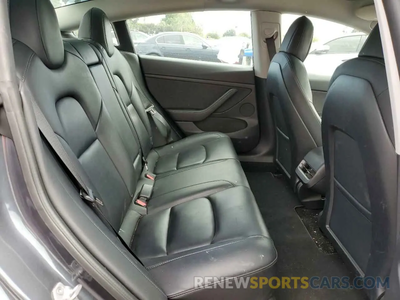 10 Photograph of a damaged car 5YJ3E1EB6NF275282 TESLA MODEL 3 2022