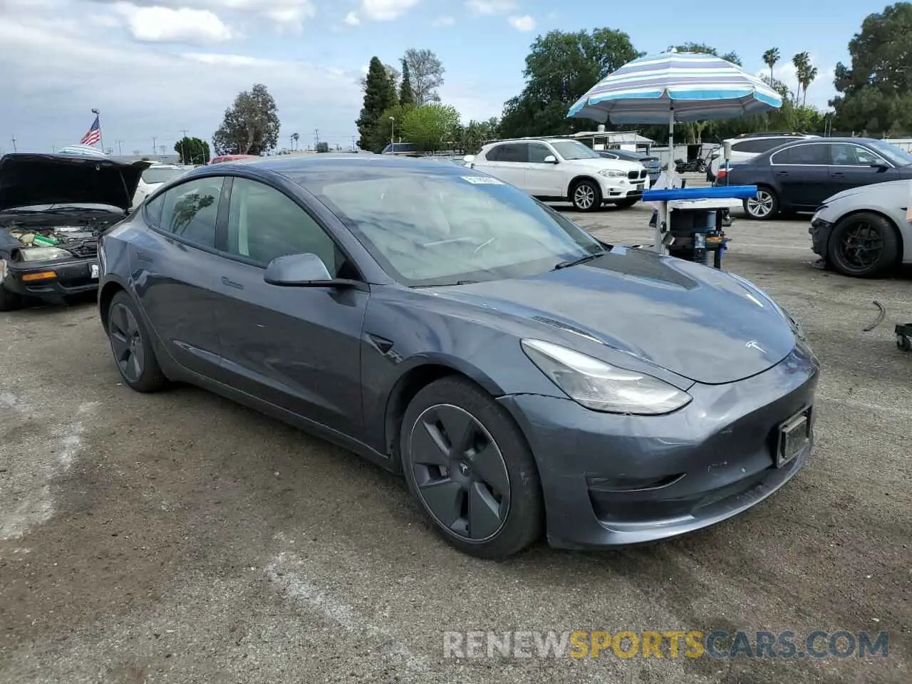 4 Photograph of a damaged car 5YJ3E1EB6NF275282 TESLA MODEL 3 2022