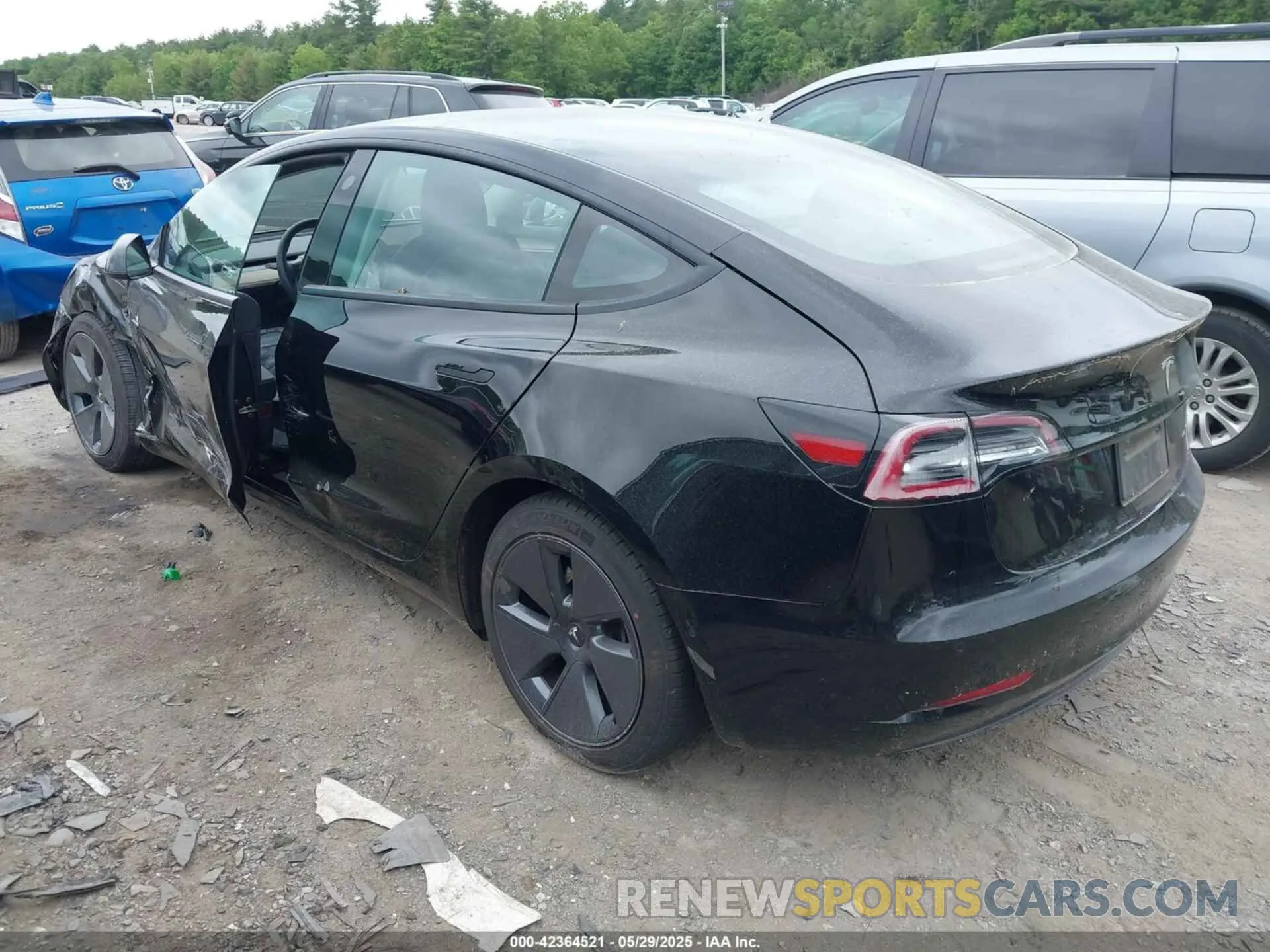 3 Photograph of a damaged car 5YJ3E1EB7NF165647 TESLA MODEL 3 2022