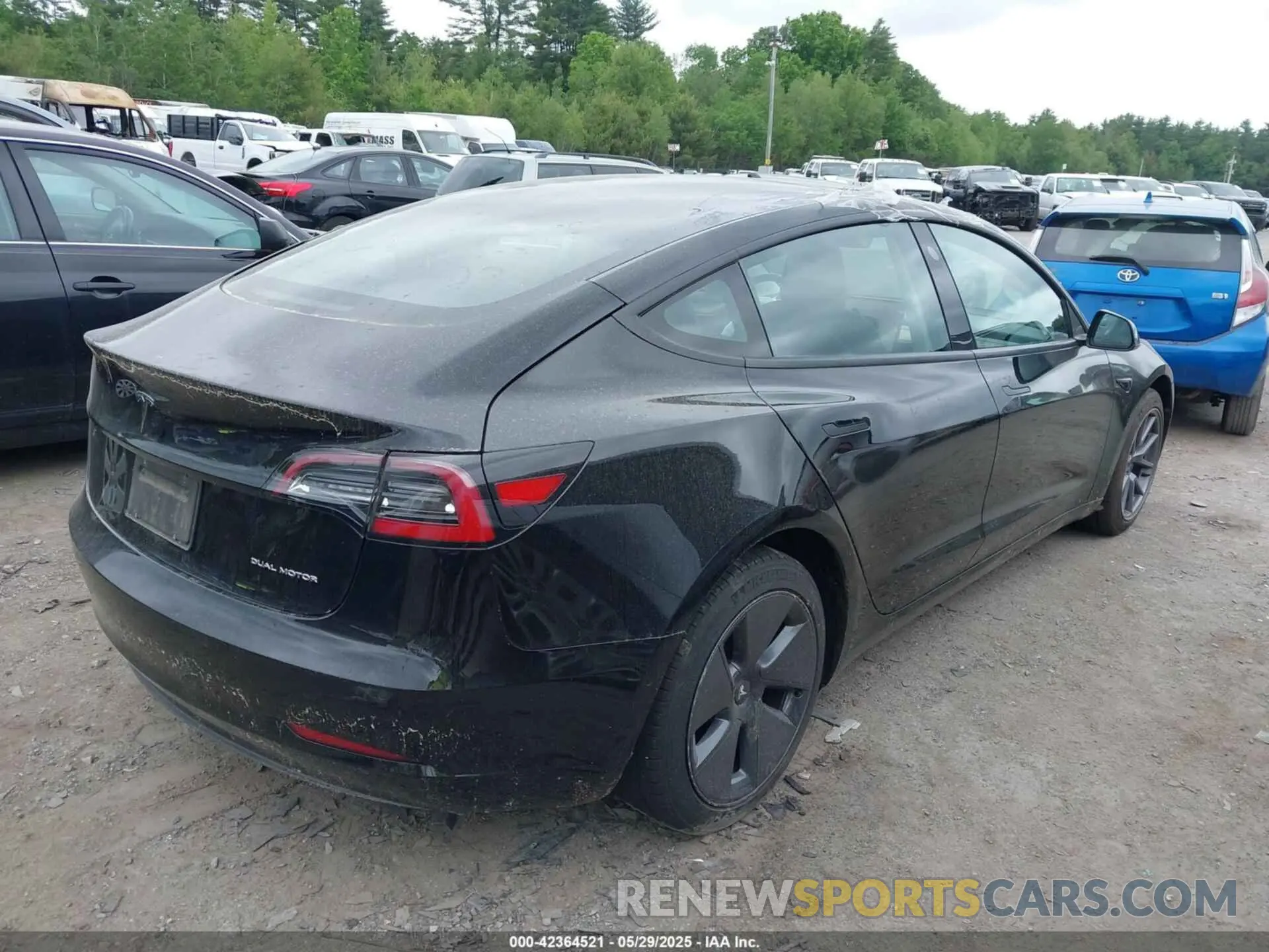 4 Photograph of a damaged car 5YJ3E1EB7NF165647 TESLA MODEL 3 2022