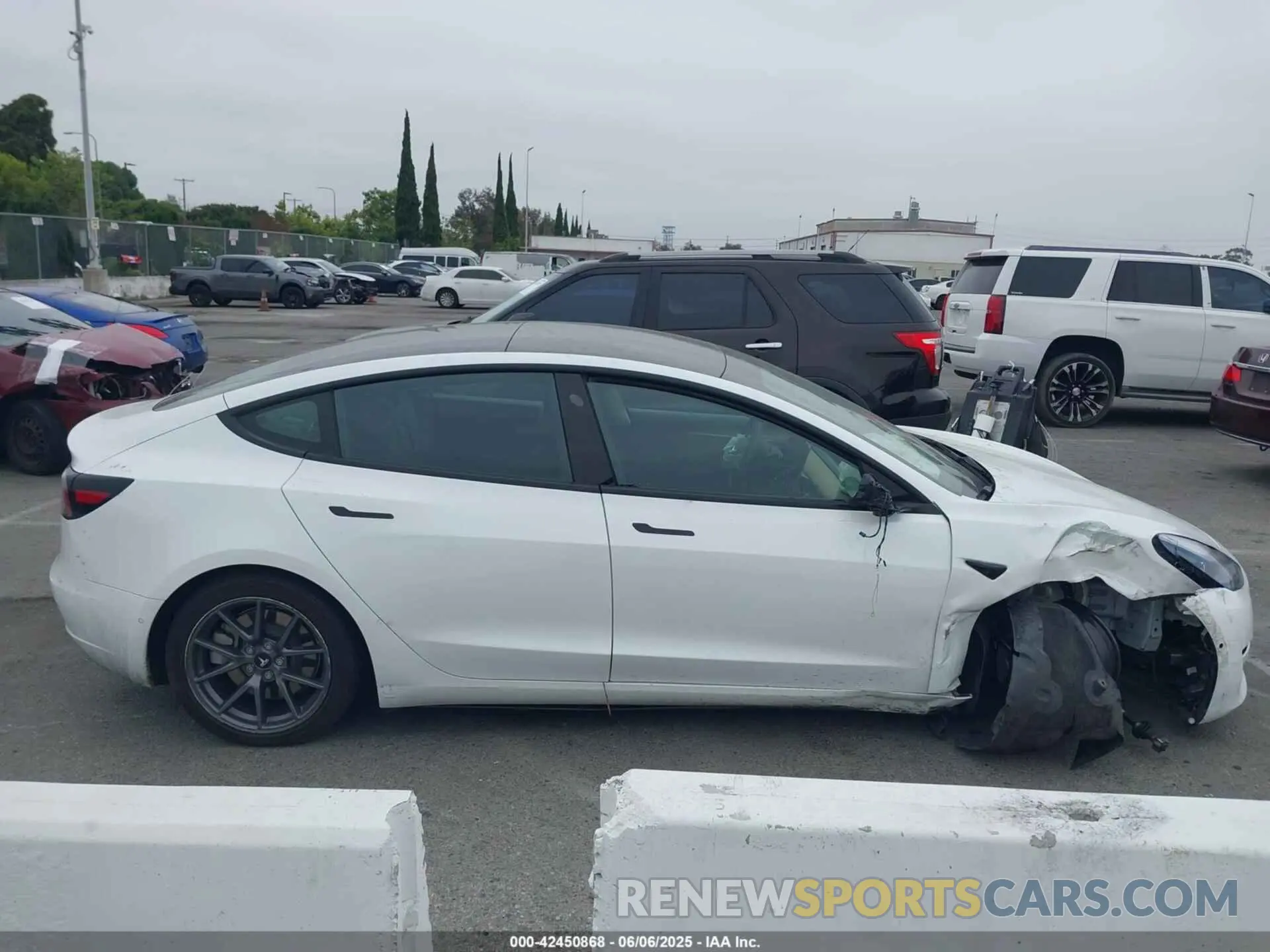 13 Photograph of a damaged car 5YJ3E1EB7NF170444 TESLA MODEL 3 2022