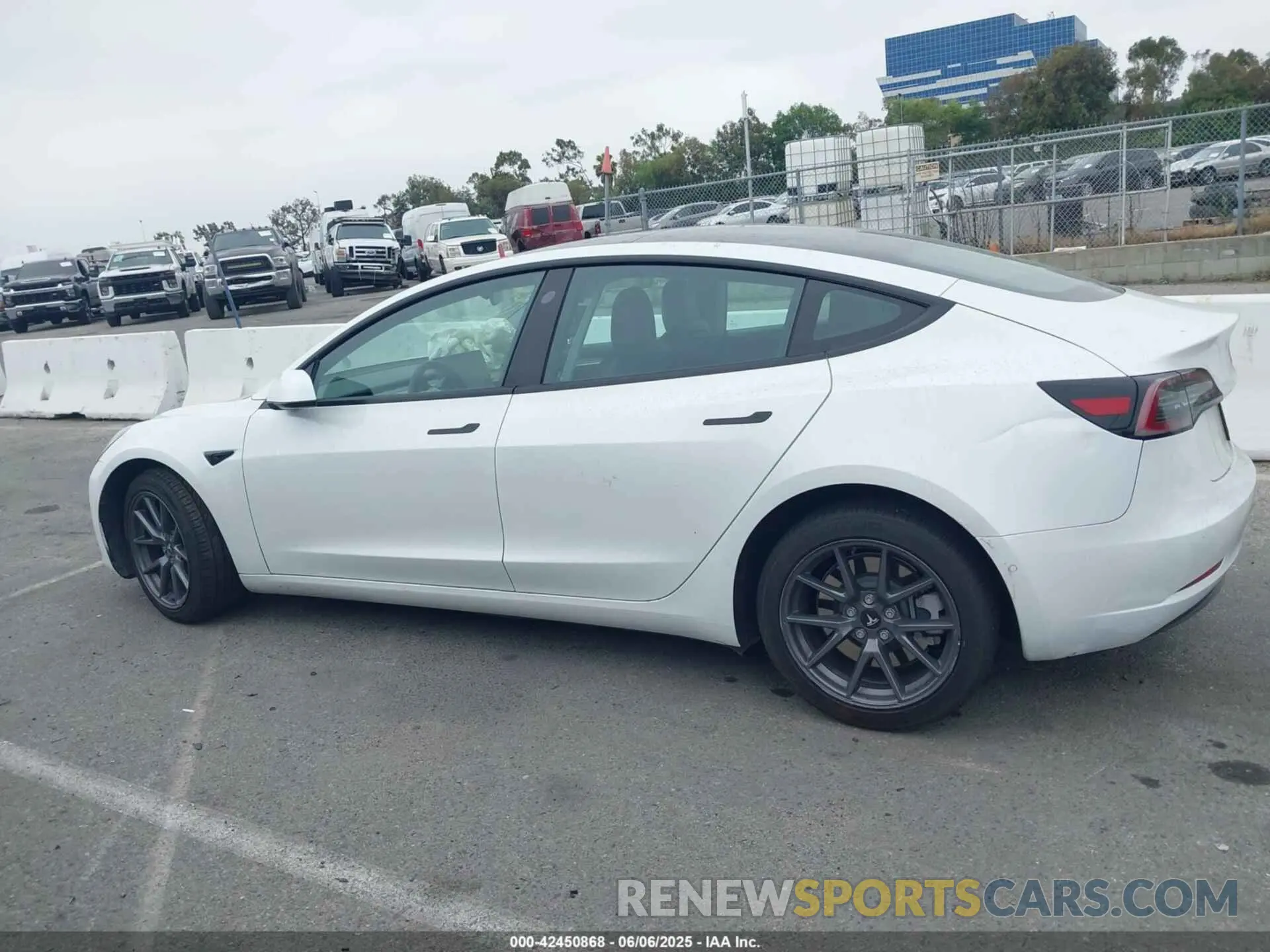 14 Photograph of a damaged car 5YJ3E1EB7NF170444 TESLA MODEL 3 2022