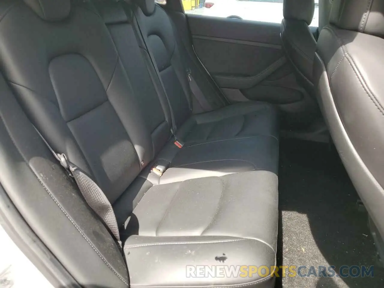 10 Photograph of a damaged car 5YJ3E1EB7NF175904 TESLA MODEL 3 2022