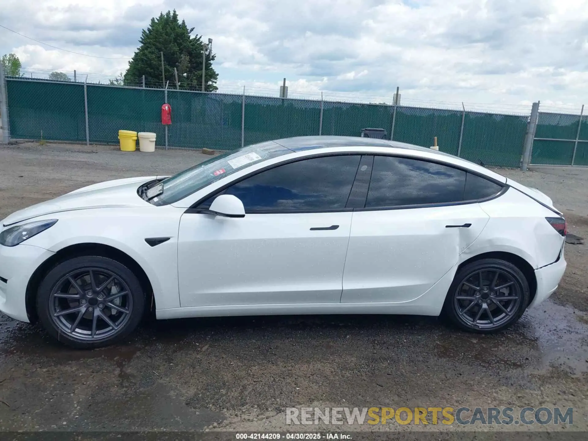 14 Фотография поврежденного автомобиля 5YJ3E1EB7NF230514 TESLA MODEL 3 2022
