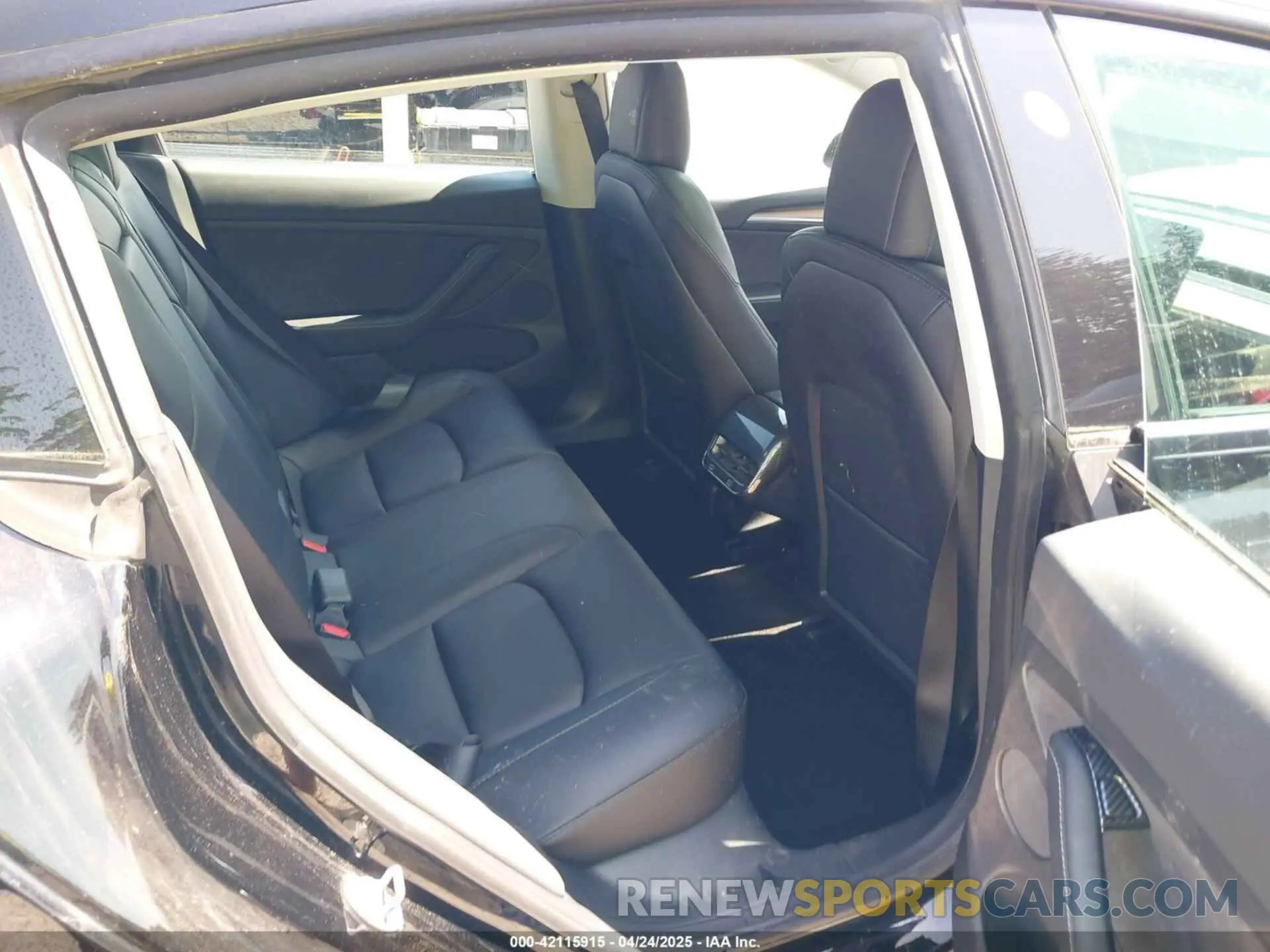 8 Фотография поврежденного автомобиля 5YJ3E1EB7NF241996 TESLA MODEL 3 2022