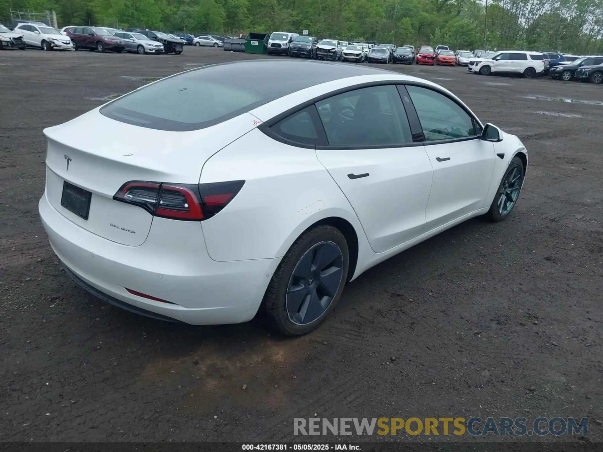 4 Photograph of a damaged car 5YJ3E1EB7NF257440 TESLA MODEL 3 2022