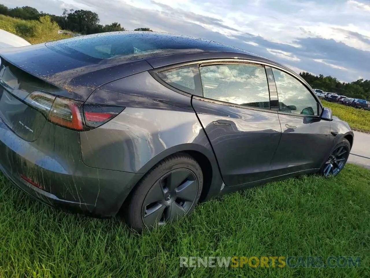 3 Photograph of a damaged car 5YJ3E1EB8NF104288 TESLA MODEL 3 2022