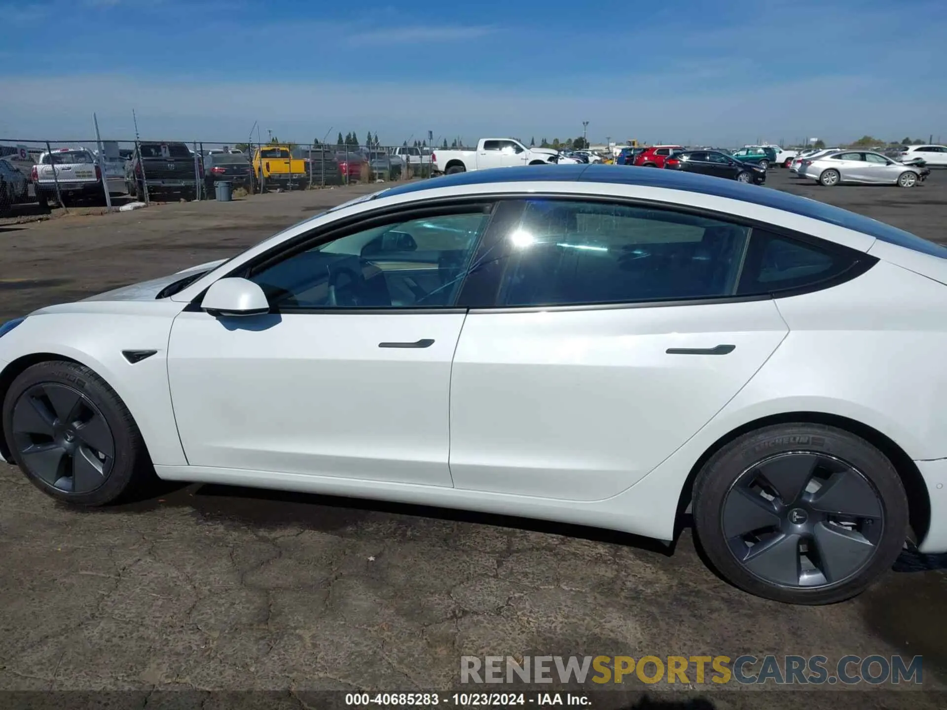 14 Photograph of a damaged car 5YJ3E1EB8NF137226 TESLA MODEL 3 2022