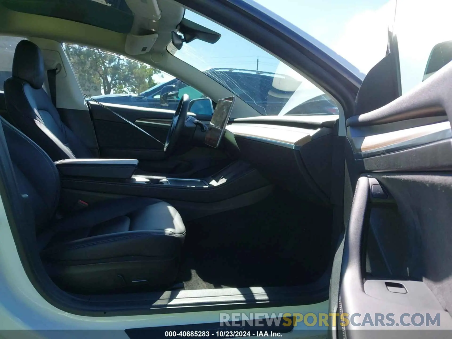 5 Photograph of a damaged car 5YJ3E1EB8NF137226 TESLA MODEL 3 2022