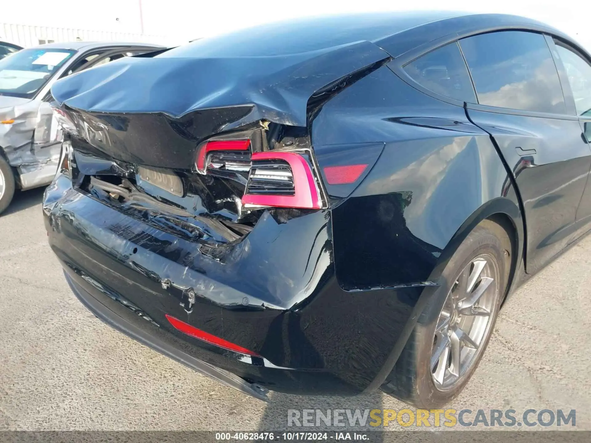 19 Photograph of a damaged car 5YJ3E1EB8NF139249 TESLA MODEL 3 2022