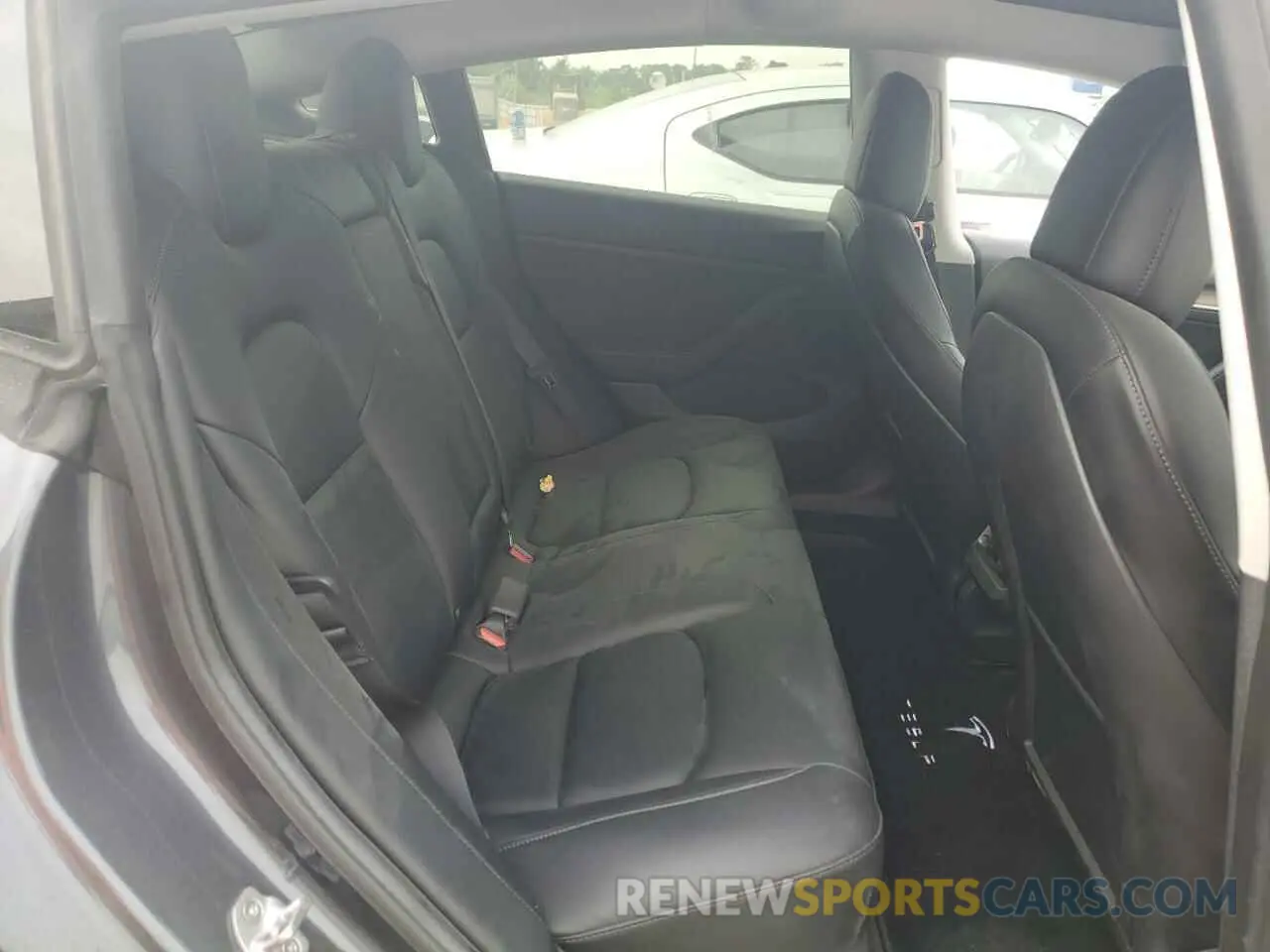 10 Photograph of a damaged car 5YJ3E1EB8NF172896 TESLA MODEL 3 2022