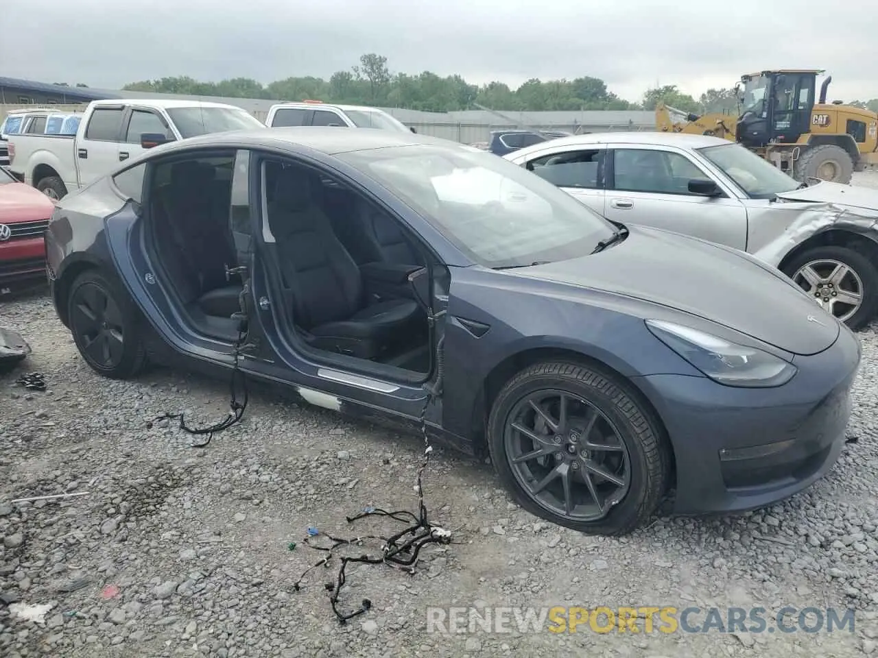 4 Photograph of a damaged car 5YJ3E1EB8NF172896 TESLA MODEL 3 2022