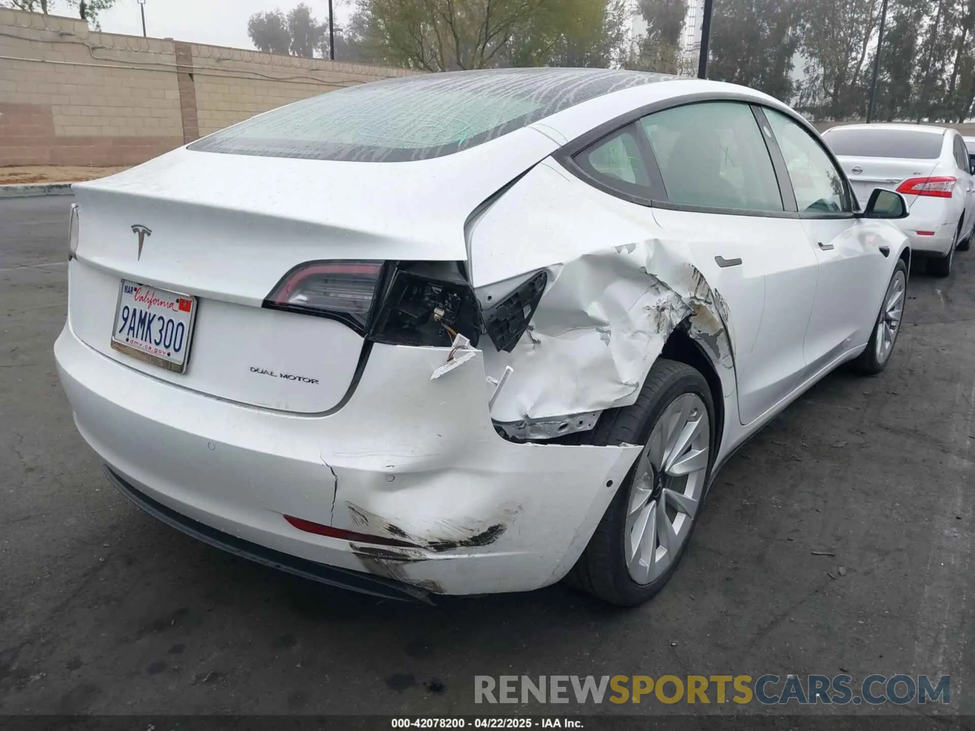 4 Фотография поврежденного автомобиля 5YJ3E1EB8NF195708 TESLA MODEL 3 2022