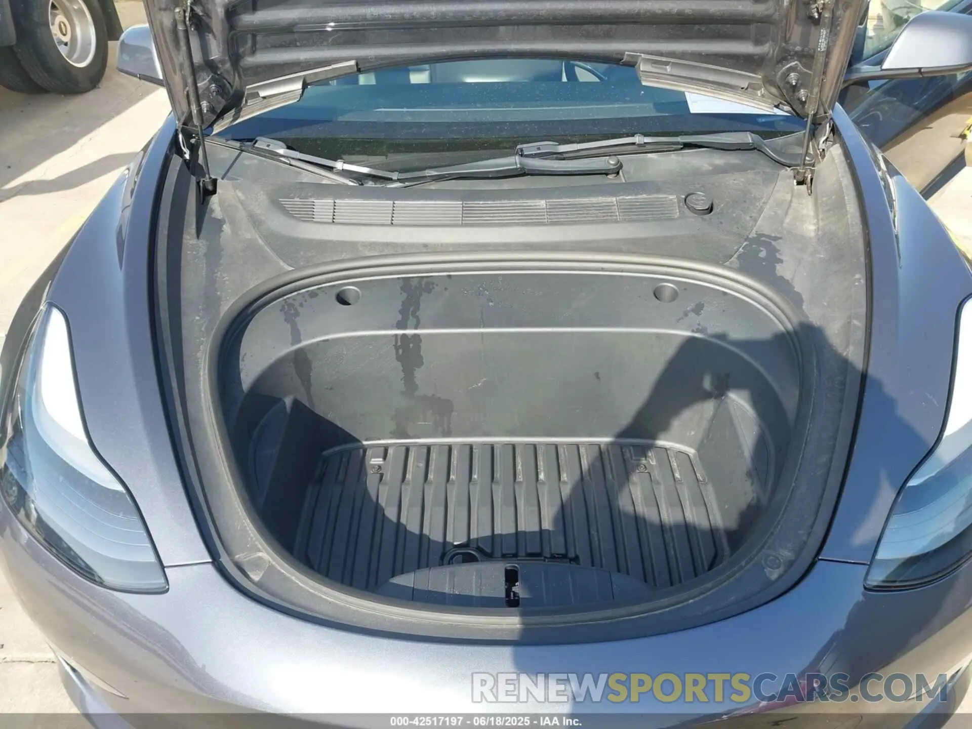 10 Photograph of a damaged car 5YJ3E1EB8NF206951 TESLA MODEL 3 2022