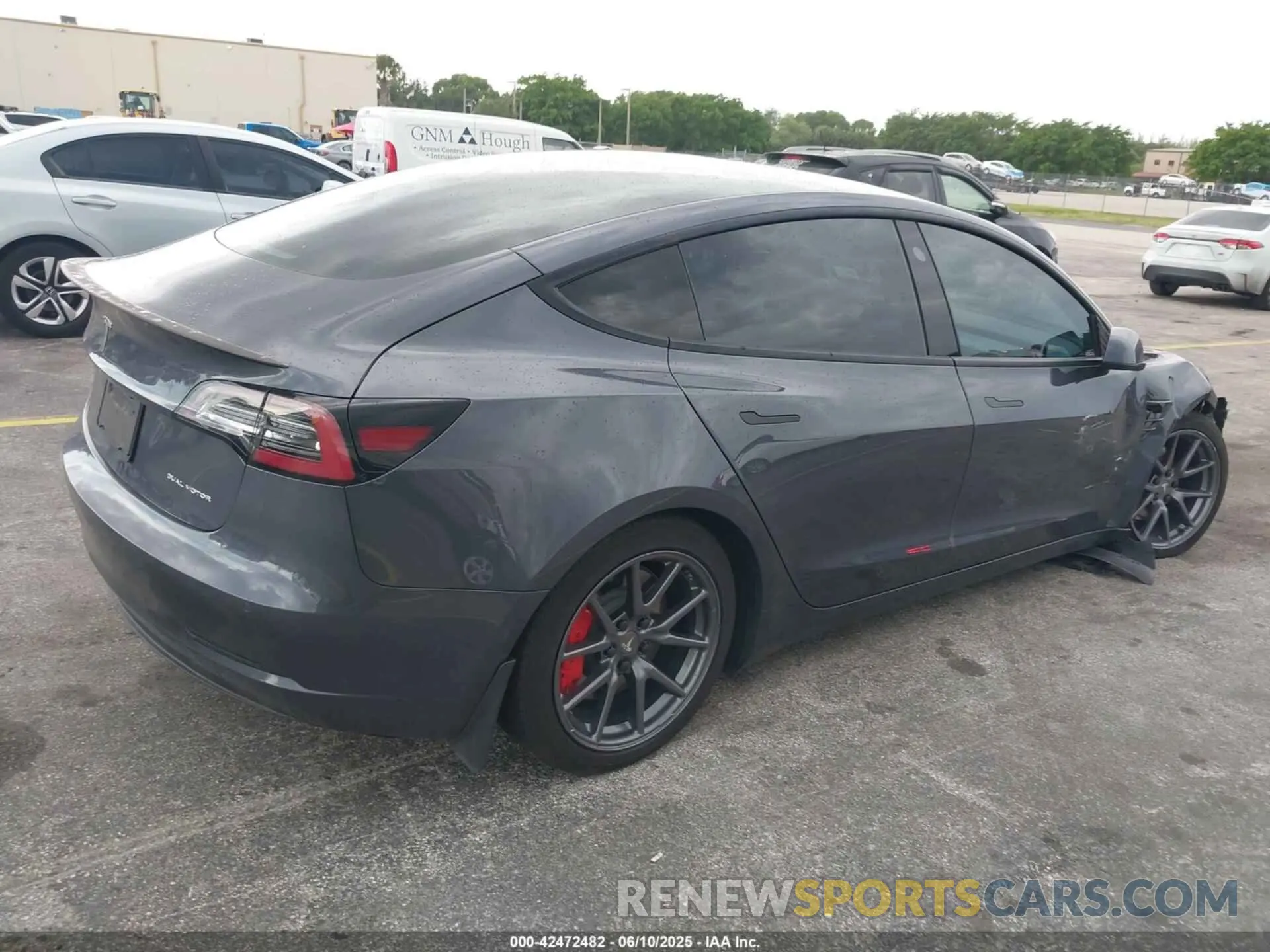 4 Photograph of a damaged car 5YJ3E1EB8NF247242 TESLA MODEL 3 2022