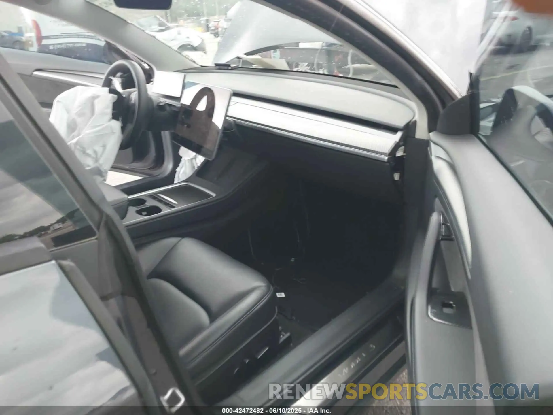 5 Photograph of a damaged car 5YJ3E1EB8NF247242 TESLA MODEL 3 2022