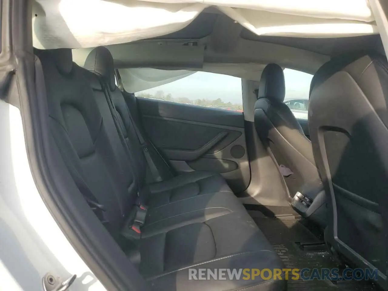 10 Photograph of a damaged car 5YJ3E1EB8NF255423 TESLA MODEL 3 2022