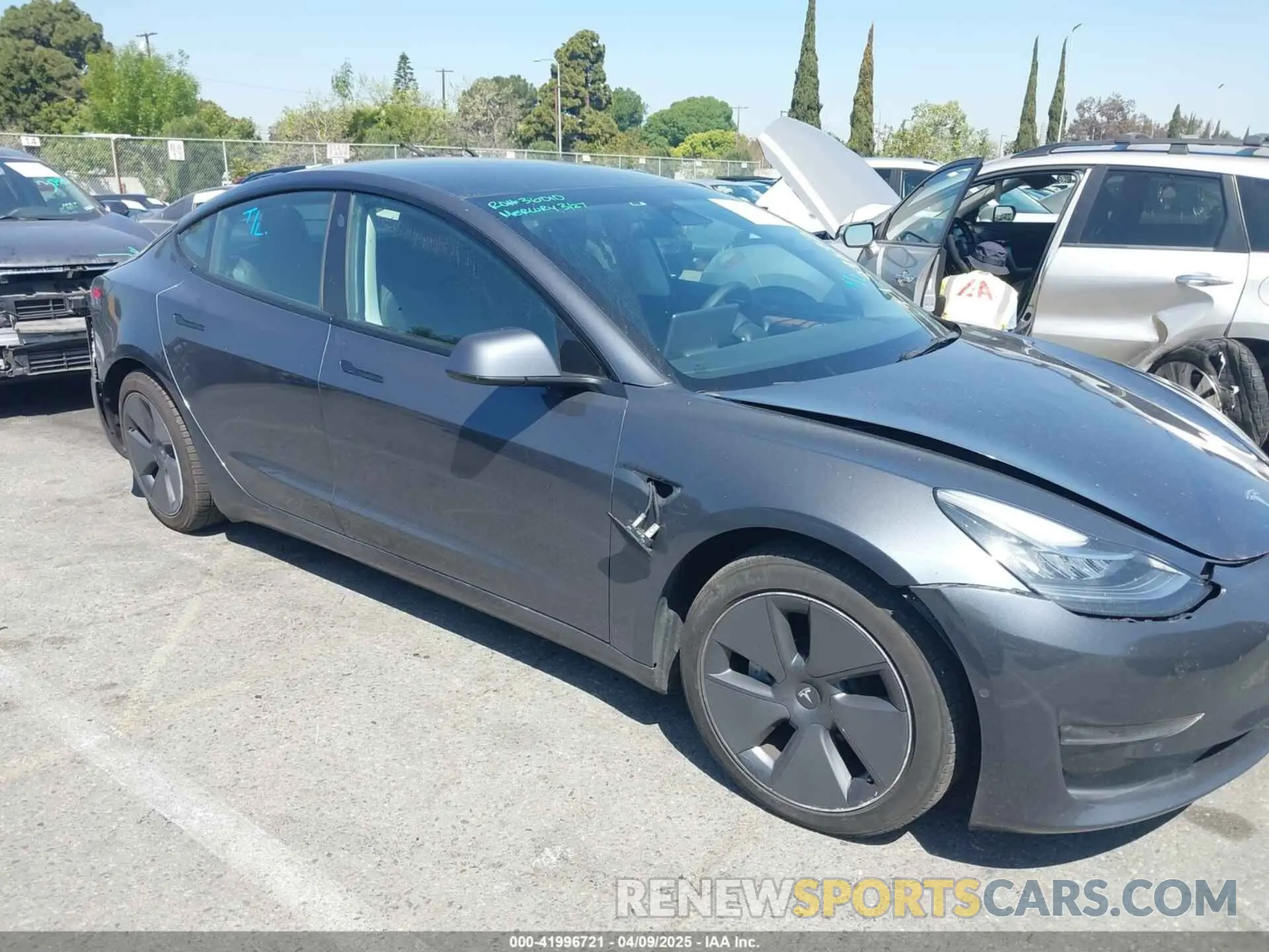 13 Фотография поврежденного автомобиля 5YJ3E1EB8NF262310 TESLA MODEL 3 2022