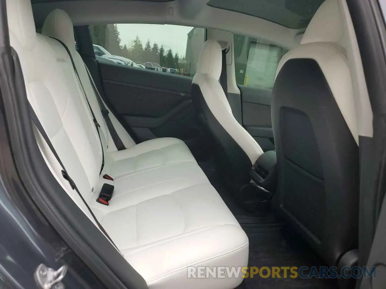 11 Photograph of a damaged car 5YJ3E1EB8NF272738 TESLA MODEL 3 2022