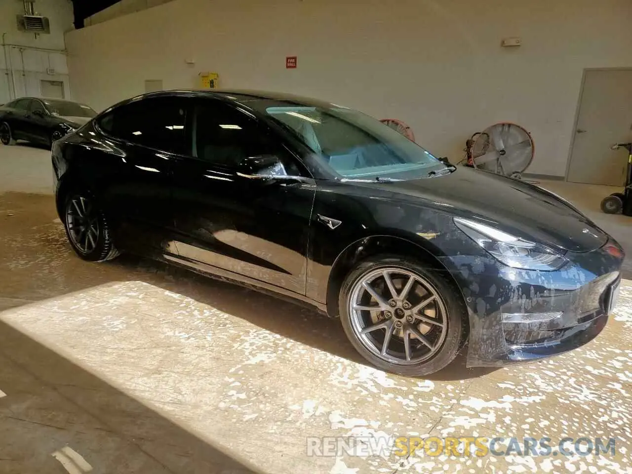 4 Photograph of a damaged car 5YJ3E1EB8NF285716 TESLA MODEL 3 2022