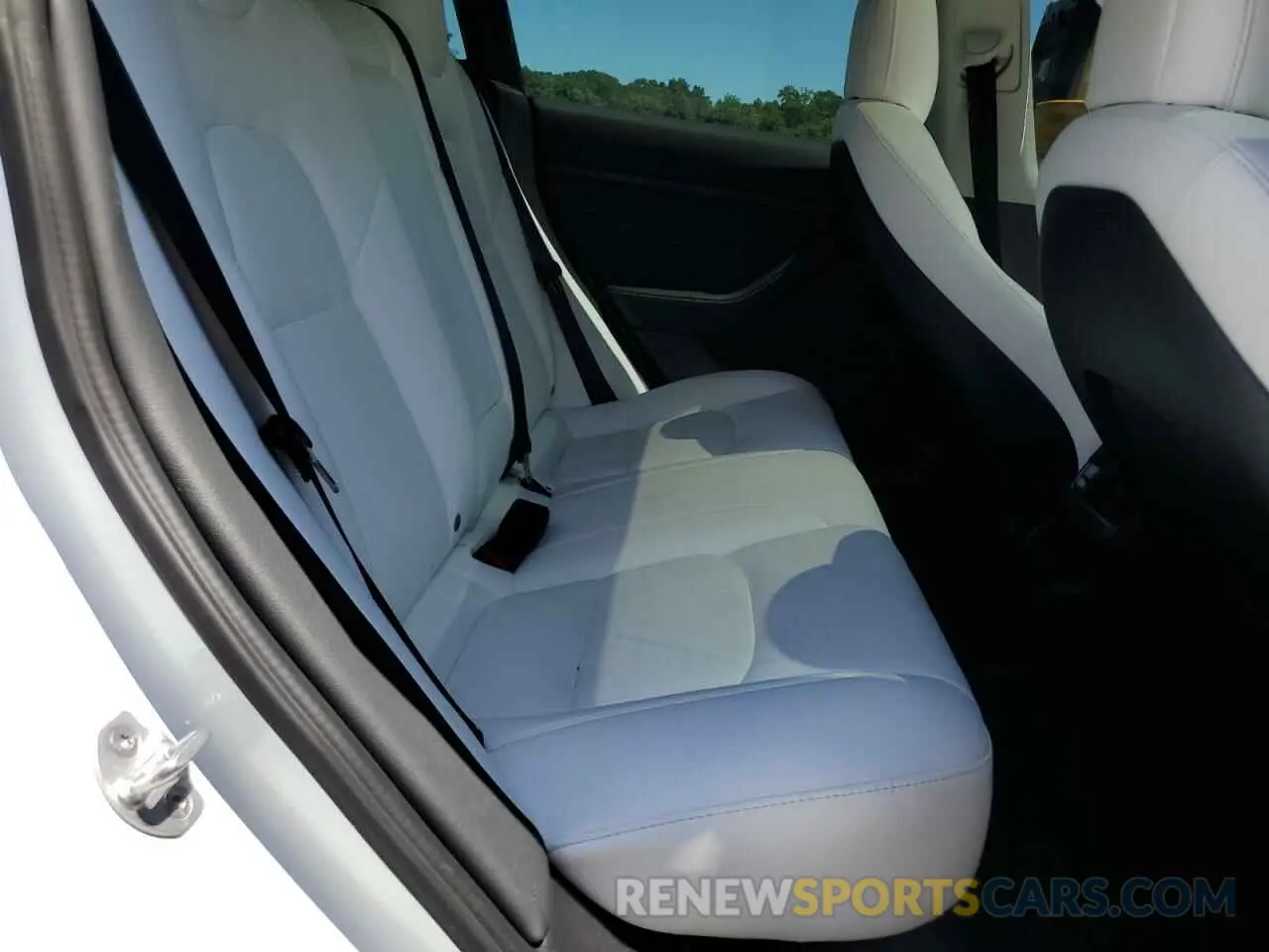 10 Photograph of a damaged car 5YJ3E1EB8NF312655 TESLA MODEL 3 2022