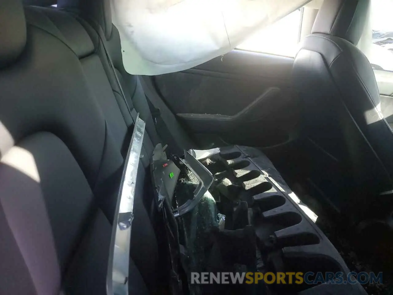 10 Photograph of a damaged car 5YJ3E1EB9NF158876 TESLA MODEL 3 2022