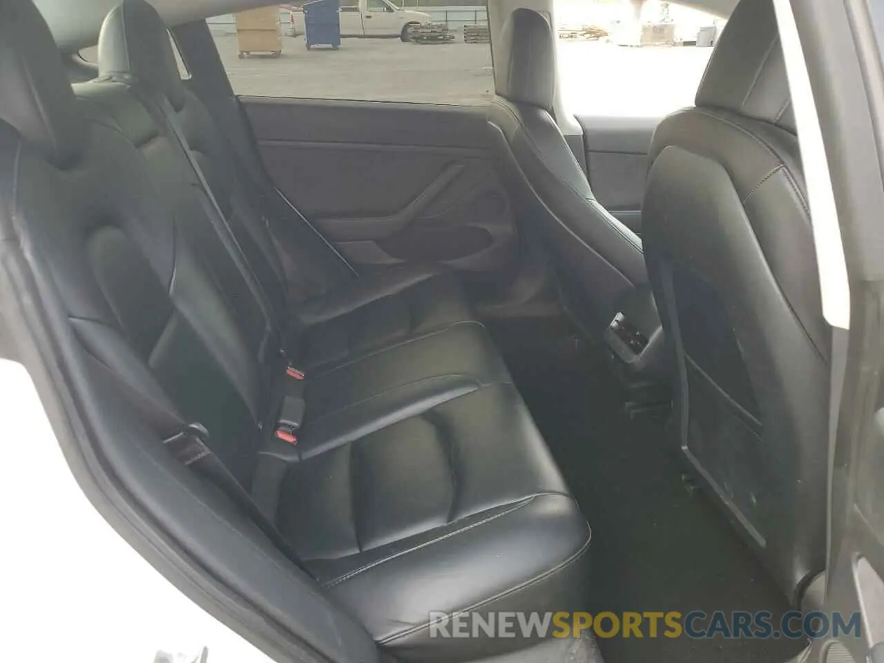 10 Photograph of a damaged car 5YJ3E1EB9NF261988 TESLA MODEL 3 2022