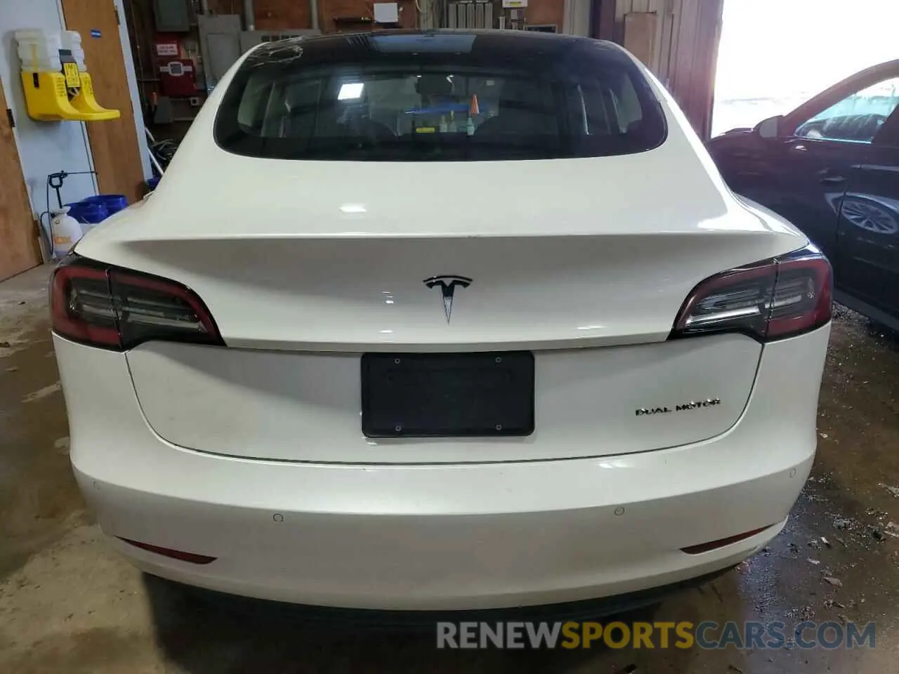 6 Photograph of a damaged car 5YJ3E1EB9NF289743 TESLA MODEL 3 2022
