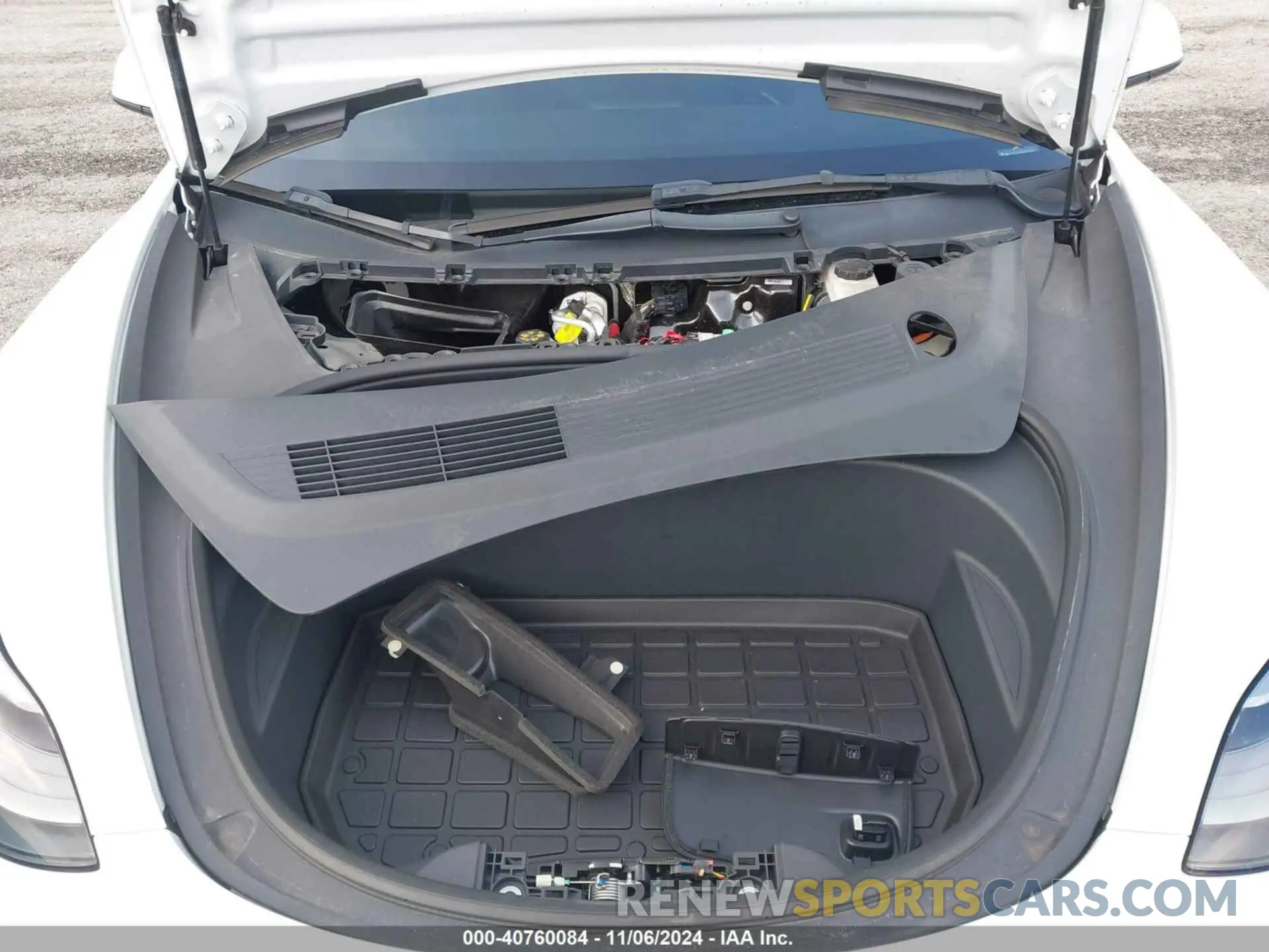 10 Photograph of a damaged car 5YJ3E1EB9NF310011 TESLA MODEL 3 2022