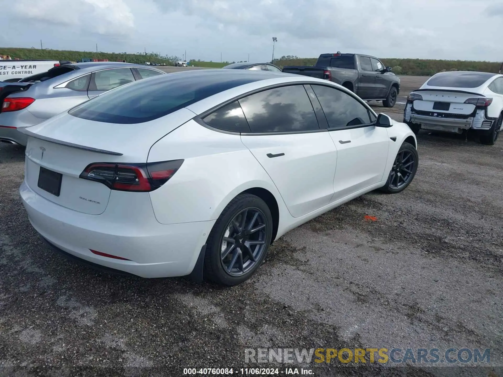 4 Photograph of a damaged car 5YJ3E1EB9NF310011 TESLA MODEL 3 2022