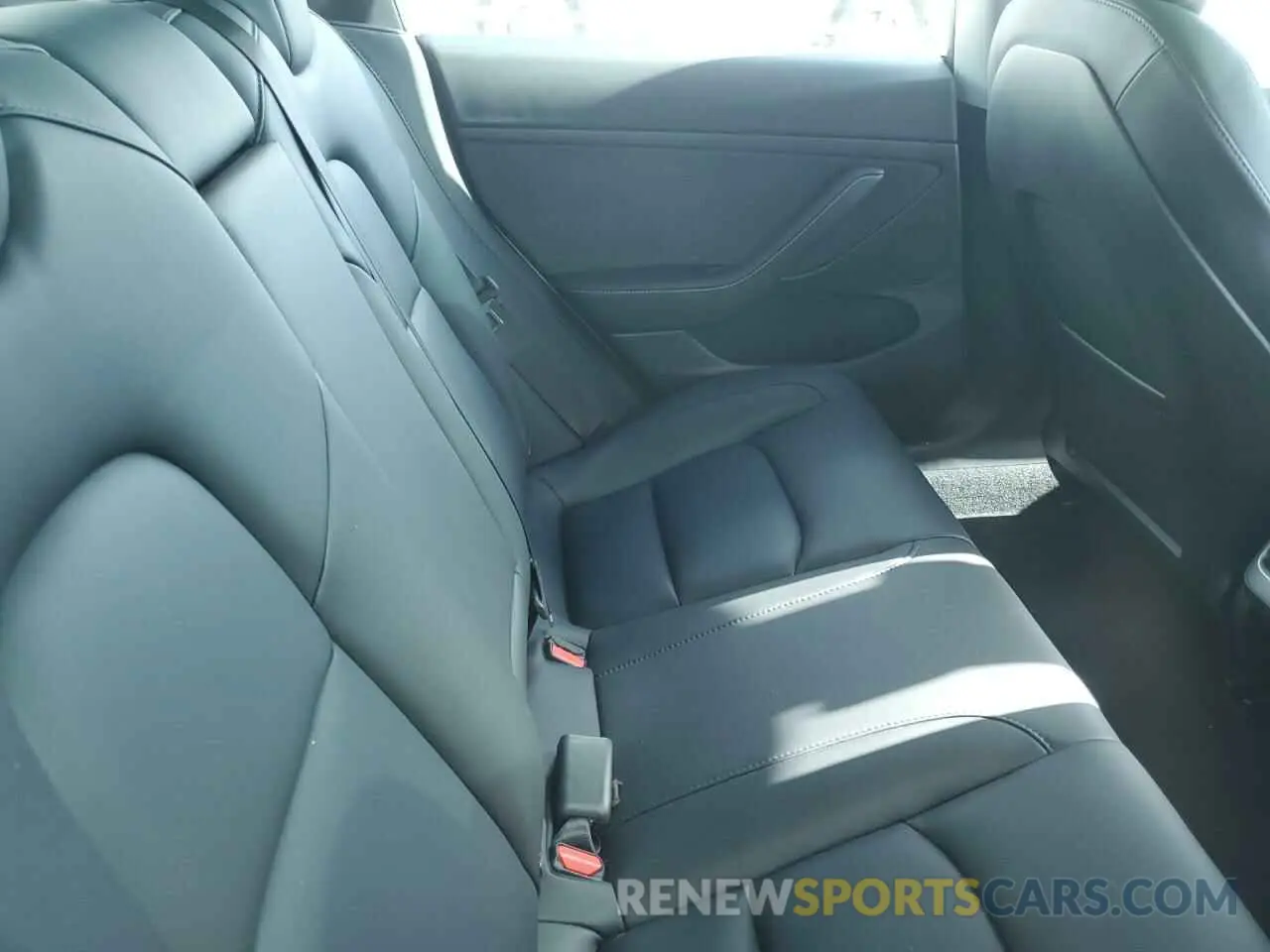 10 Photograph of a damaged car 5YJ3E1EB9NF328413 TESLA MODEL 3 2022