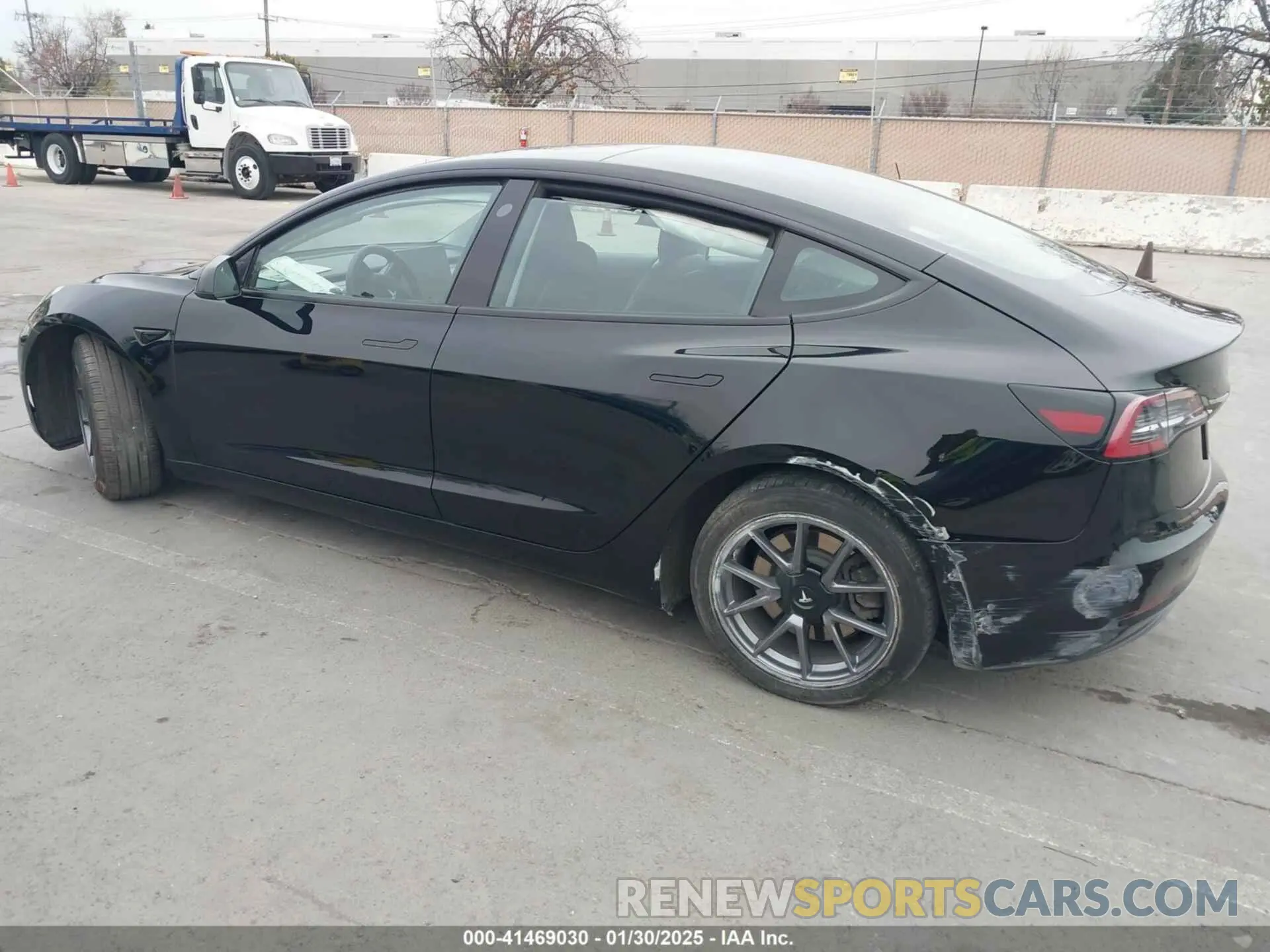 3 Photograph of a damaged car 5YJ3E1EB9NF348368 TESLA MODEL 3 2022