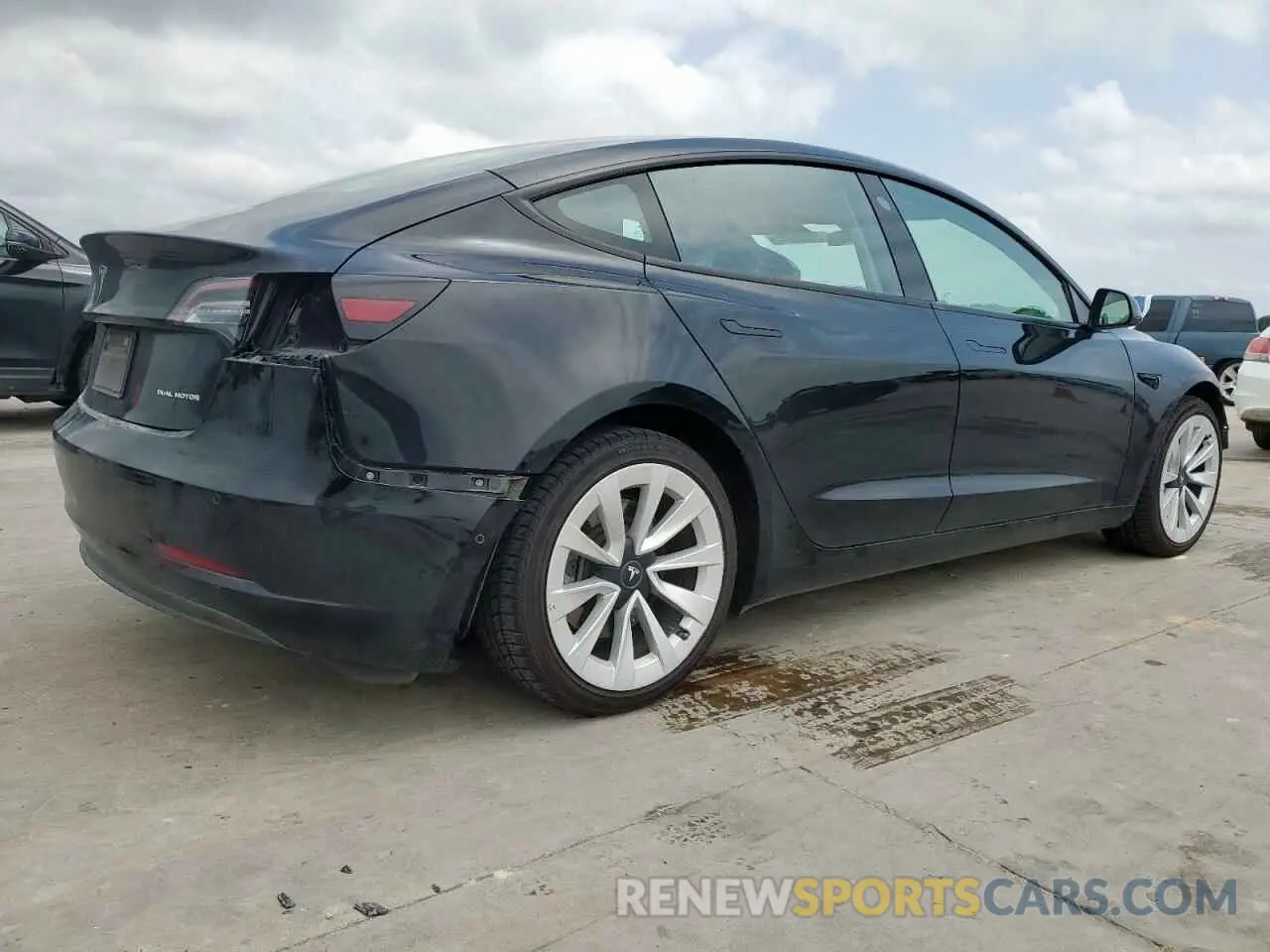 3 Photograph of a damaged car 5YJ3E1EB9NF354607 TESLA MODEL 3 2022