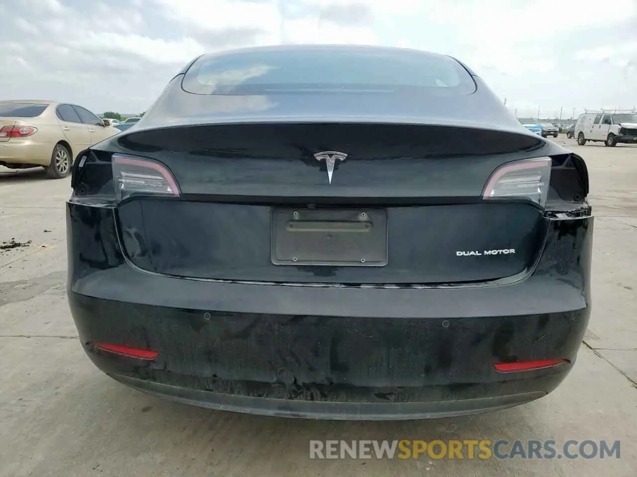 6 Photograph of a damaged car 5YJ3E1EB9NF354607 TESLA MODEL 3 2022