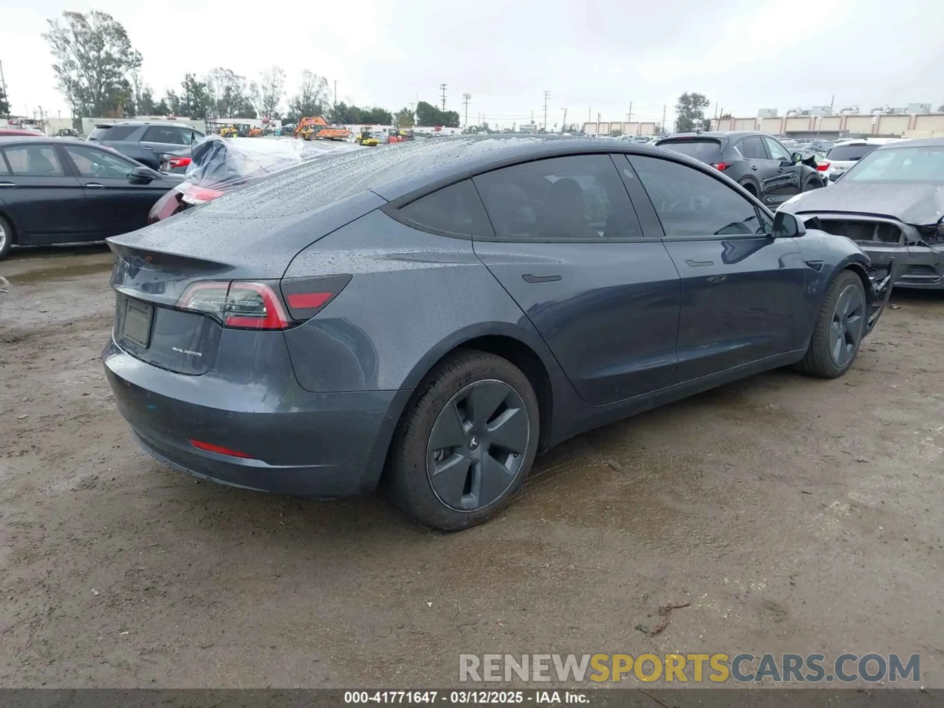 4 Photograph of a damaged car 5YJ3E1EBXNF138538 TESLA MODEL 3 2022