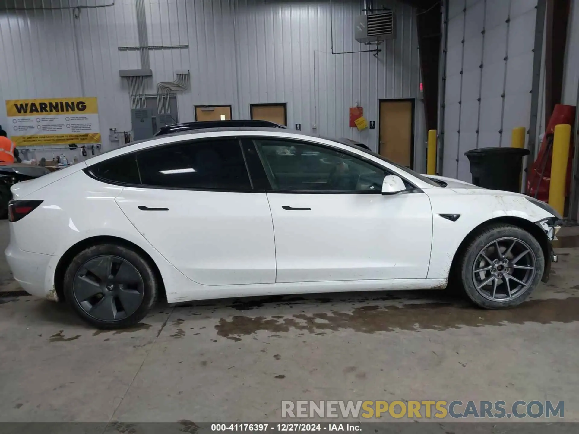 14 Photograph of a damaged car 5YJ3E1EBXNF182300 TESLA MODEL 3 2022