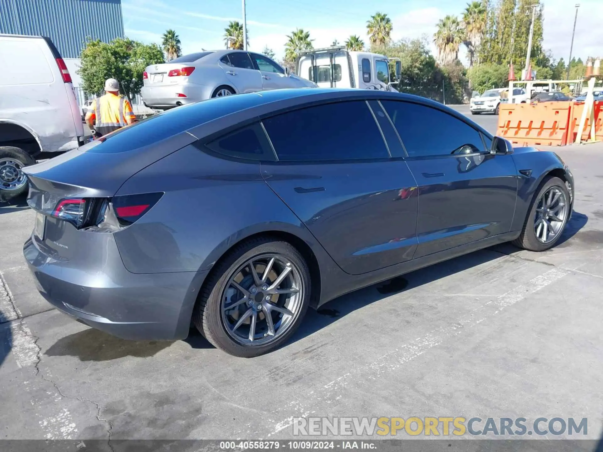 4 Photograph of a damaged car 5YJ3E1EBXNF245864 TESLA MODEL 3 2022