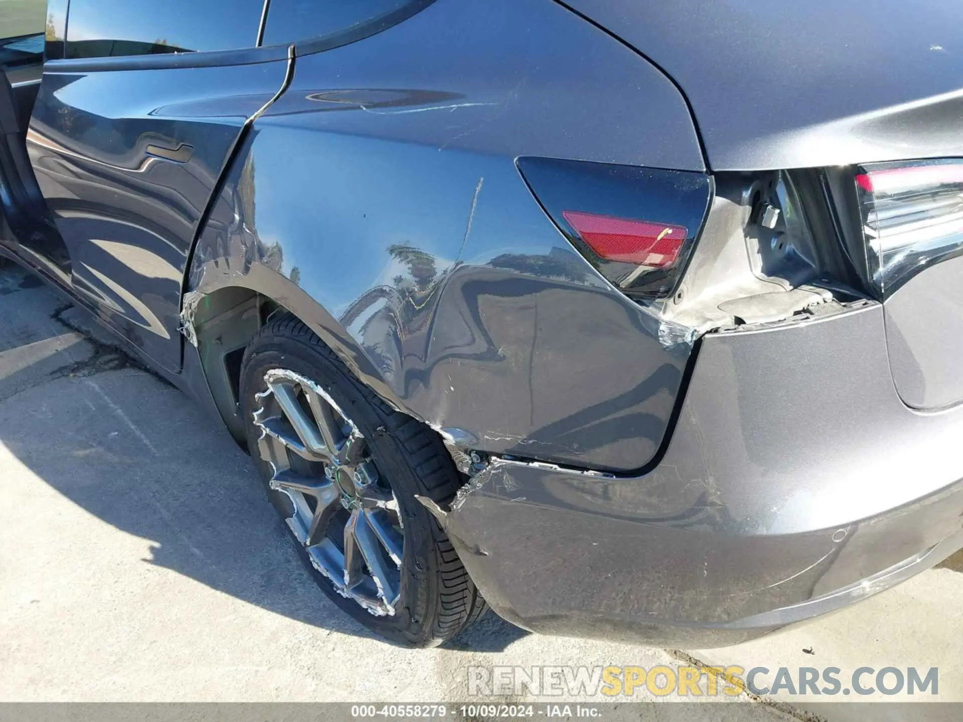 6 Photograph of a damaged car 5YJ3E1EBXNF245864 TESLA MODEL 3 2022