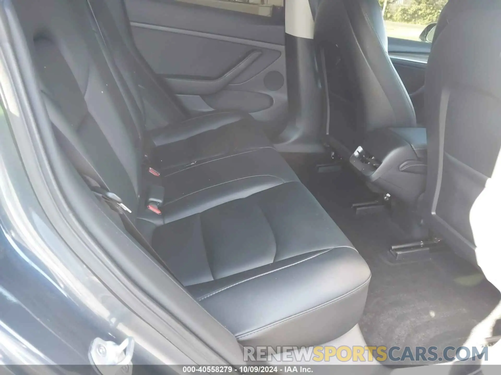 8 Photograph of a damaged car 5YJ3E1EBXNF245864 TESLA MODEL 3 2022