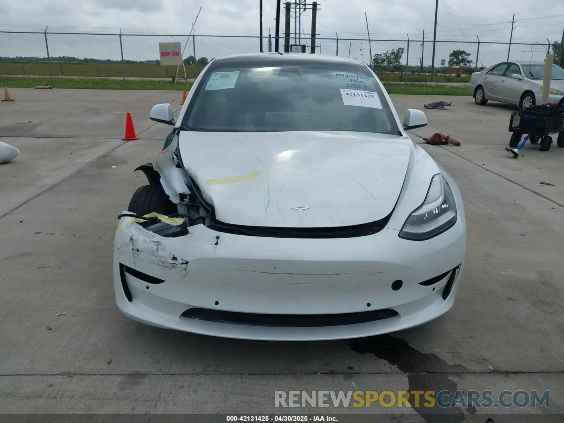 11 Photograph of a damaged car 5YJ3E1EBXNF246318 TESLA MODEL 3 2022