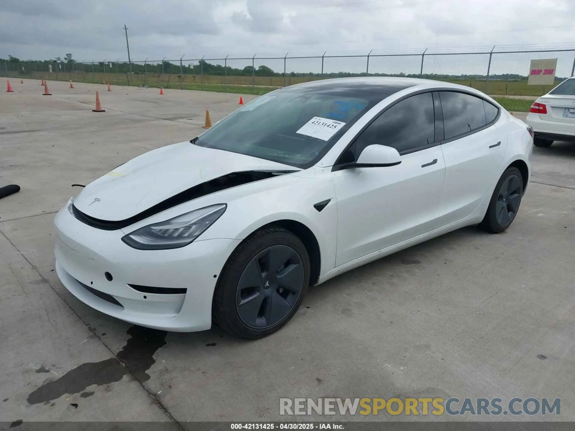 2 Photograph of a damaged car 5YJ3E1EBXNF246318 TESLA MODEL 3 2022