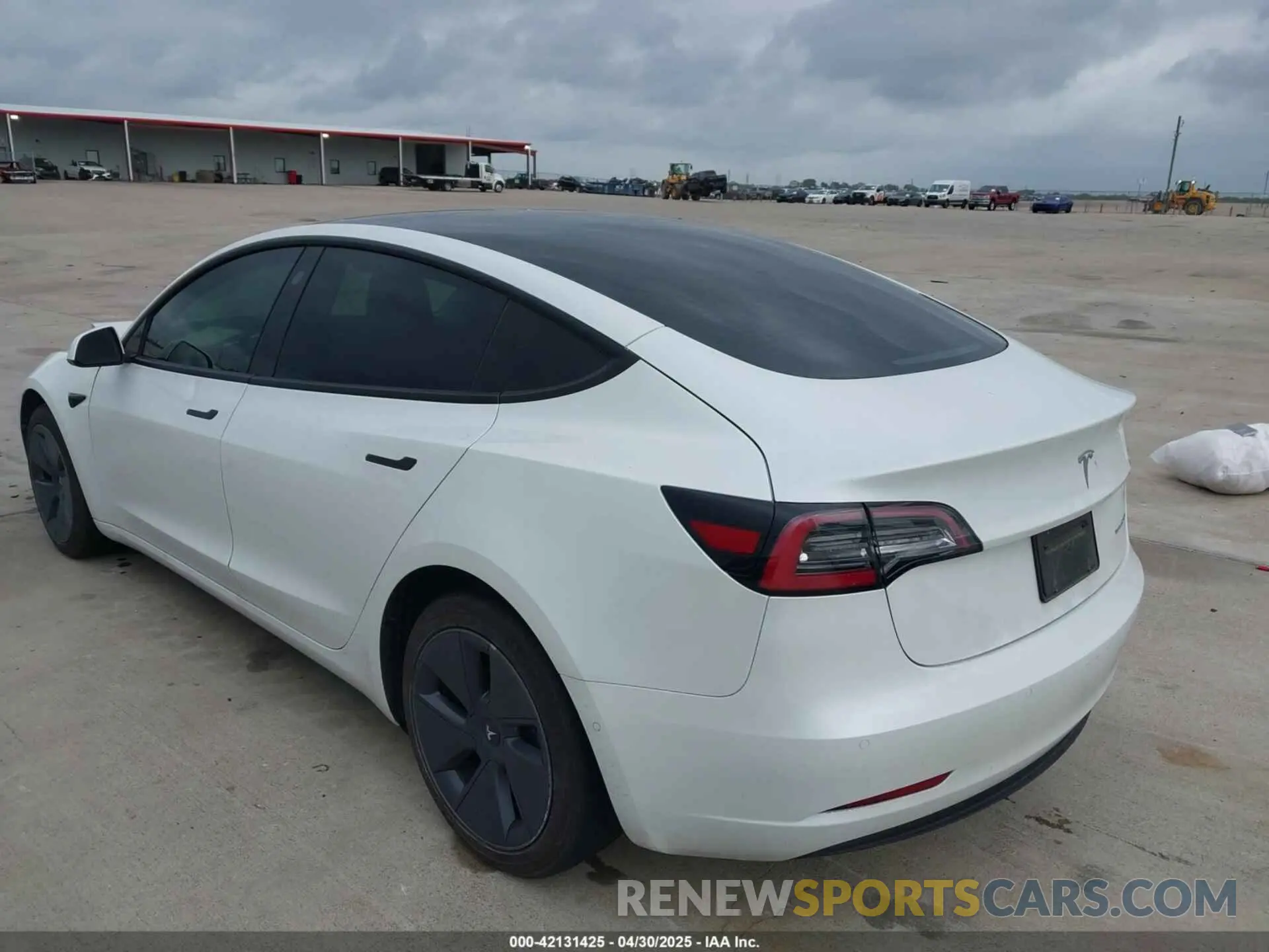 3 Photograph of a damaged car 5YJ3E1EBXNF246318 TESLA MODEL 3 2022