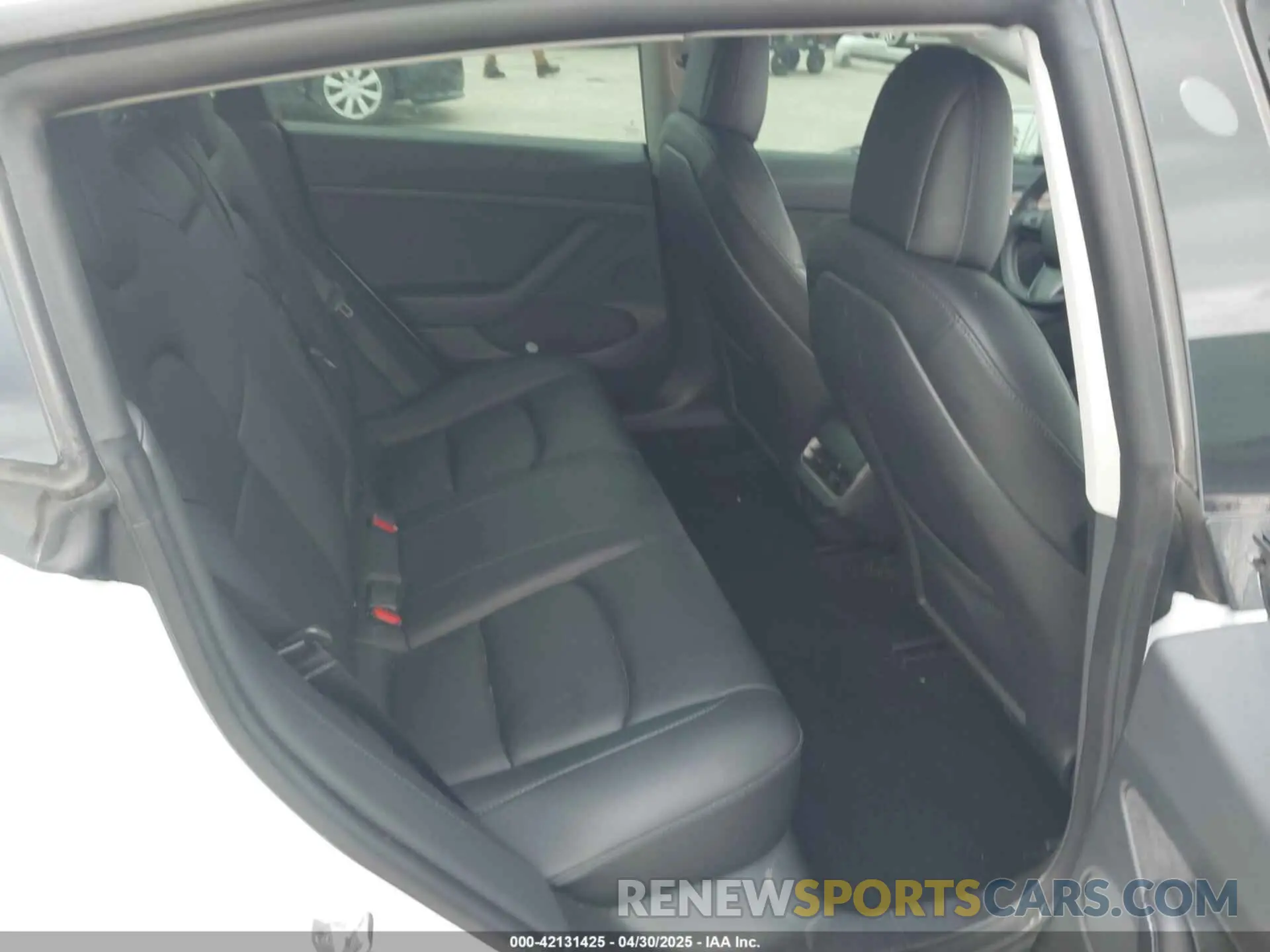 8 Photograph of a damaged car 5YJ3E1EBXNF246318 TESLA MODEL 3 2022